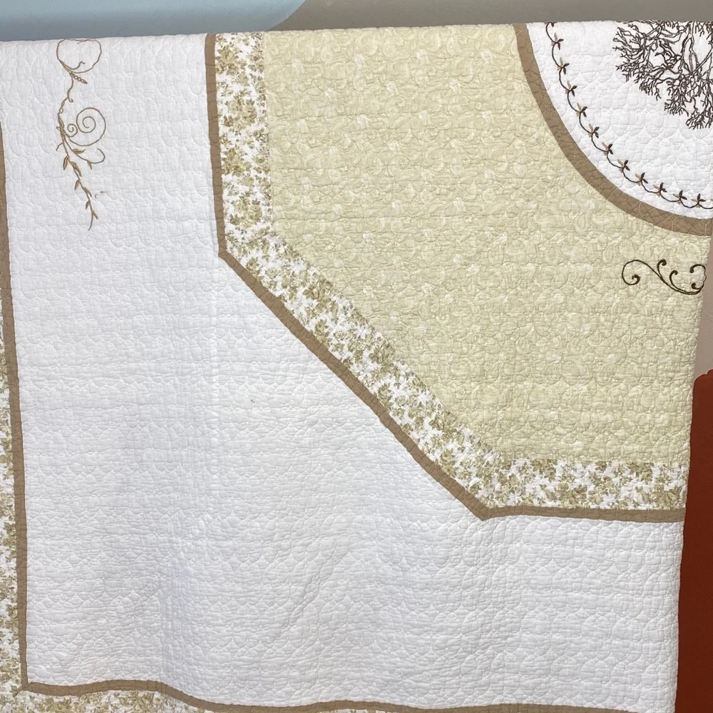 Vintage Patchwork quilt 43x43” machine embroidered cream beige white full queen